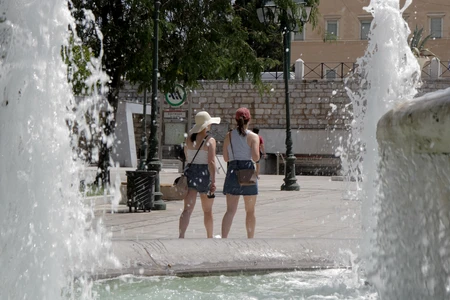 Σε κλοιό καύσωνα η Ελλάδα: Έρχεται διήμερο με 40άρια, ποιες περιοχές θα ψηθούν