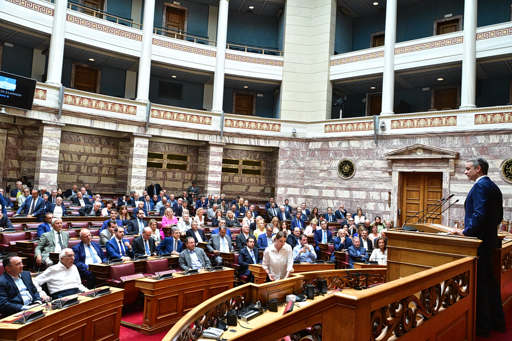 Βολές βουλευτών της ΝΔ για το ασυμβίβαστο