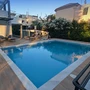 Δήλωνε άστεγη και έμενε σε βίλα με πισίνα: Εξαρθρώθηκε μεγάλο κύκλωμα φοροδιαφυγής