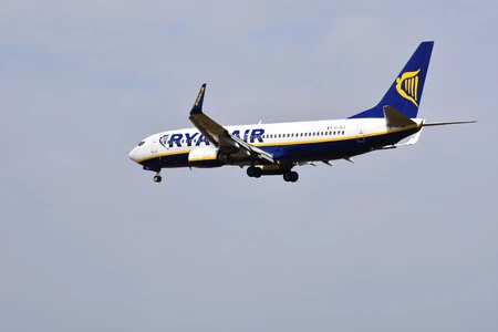 «Ζημιά από ξένο αντικείμενο» βλέπει η Ryanair - «Πολύ νωρίς να μιλήσουμε για αποζημίωση»