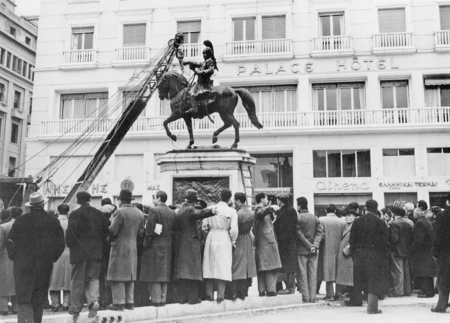 Αλέξης Σταμάτης – Το τελευταίο του κείμενο στο «Θεωρείο» του Βήματος