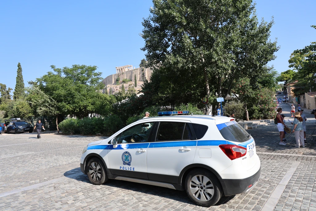 Ακρόπολη: Ποινική δίωξη για απόπειρα ανθρωποκτονίας στον 60χρονο για την επίθεση σε τουρίστες