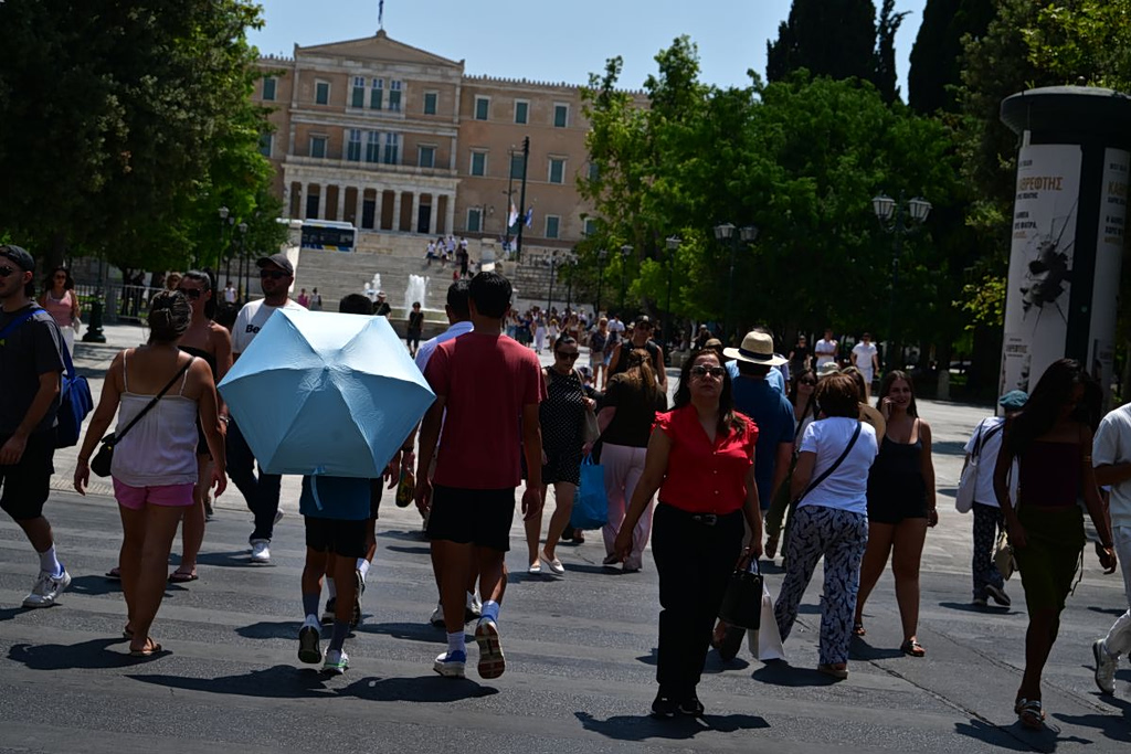 Καύσωνας: Οι περιοχές της Αττικής που θα ψηθούν – Απαγορευτικό στον ήλιο 12:00-17:00, έκτακτα μέτρα