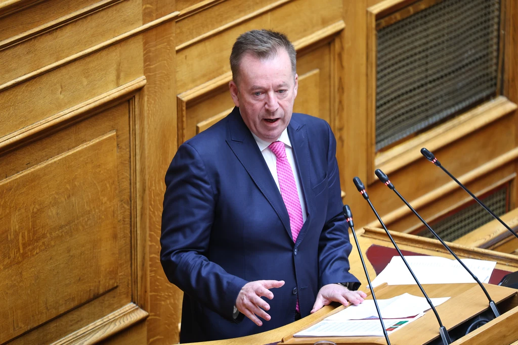 Βασίλης Κόκκαλης: Παραιτήθηκε από βουλευτής – Το τετ α τετ με Κακλαμάνη