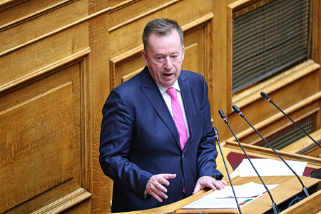 Βασίλης Κόκκαλης: Παραιτήθηκε από βουλευτής – Το τετ α τετ με Κακλαμάνη