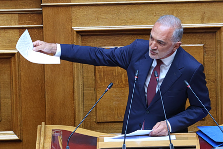 Βουλή: «Βόμβες» Σαλμά κατά Γεωργιάδη – «Να ανοίξει ξανά η υπόθεση Novartis»