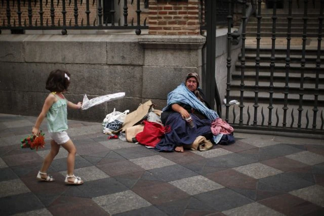 Δύο εκατ. Ελληνες κάτω από το όριο της φτώχειας