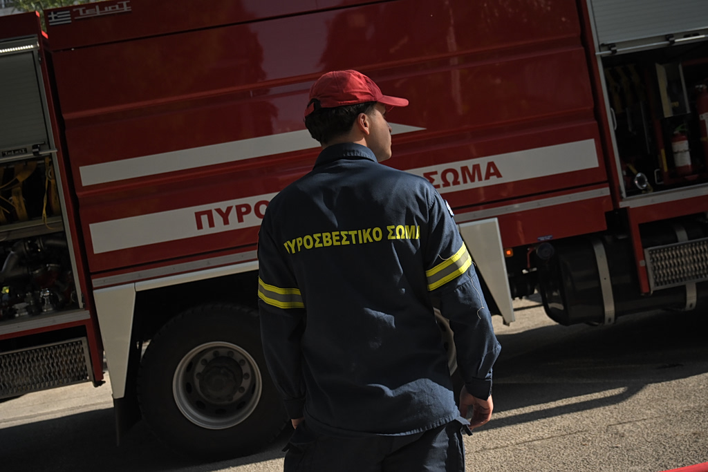 Φωτιά σε σπίτι στα Γλυκά Νερά – Ισχυρές πυροσβεστικές δυνάμεις στο σημείο | Επικαιρότητα στο PlusTV.gr