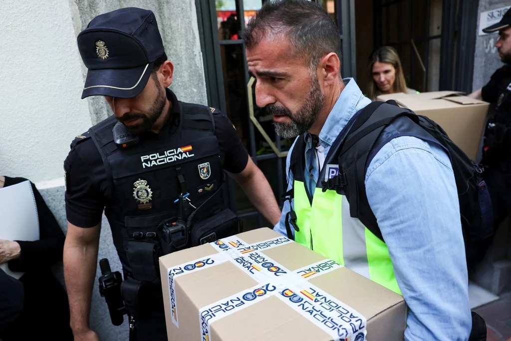 Ισπανία: Βρέθηκαν αδήλωτα κοσμήματα στο γραφείο του Θαπατέρο – Τι υποστήριξε | Επικαιρότητα στο PlusTV.gr