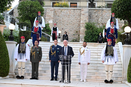 Προεδρικό Μέγαρο: Οι απουσίες Τσίπρα – Δούρου, ερώτημα η συμμετοχή Σαμαρά
