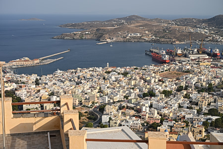 Σύρος: Αυτοάμυνα ή διαπληκτισμός για ενοίκια; Τα σενάρια για τη δολοφονία της 42χρονης