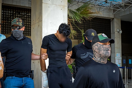 Σταύρος Γεωργίου: Η στιγμή που ο 28χρονος φεύγει από το γραφείο κρατώντας το λάπτοπ