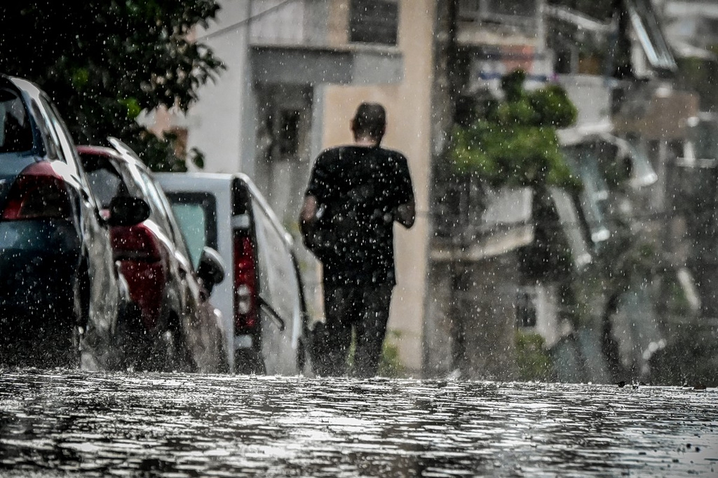 Καιρός: Πότε πέφτει η θερμοκρασία – Πού θα βρέξει τις επόμενες ώρες | Επικαιρότητα στο LivePress.gr