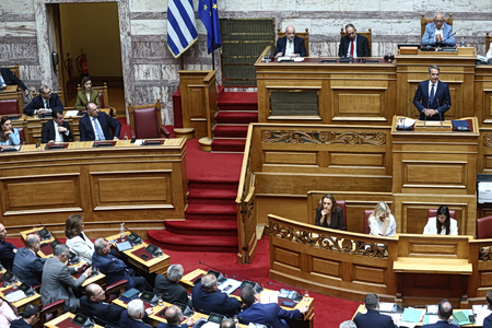 Μετωπική στη Βουλή για το Σύνταγμα – Live ενημέρωση