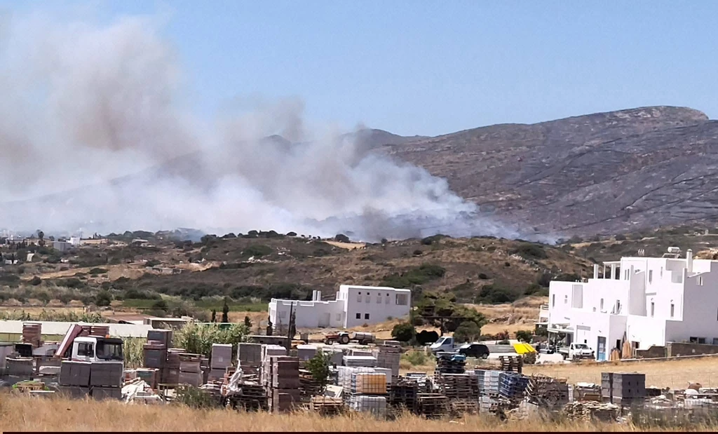 Φωτιά στην Πάρο: Ήχησε το 112, φτάνουν πυροσβέστες από Νάξο | Επικαιρότητα στο PlusTV.gr