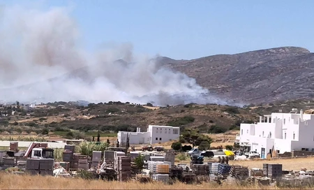 Φωτιά στην Πάρο: Ήχησε το 112, φτάνουν πυροσβέστες από Νάξο