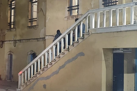 Χανιά: Ελεύθερος με περιοριστικούς όρους ο ιατροδικαστής μετά τη μαραθώνια απολογία του