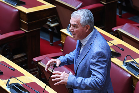 Ο Κακλαμάνης παραπέμπει τον Κυριαζίδη στην επιτροπή Δεοντολογίας