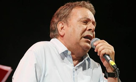 Μανώλης Μητσιάς: Ο γιος του Μάνου Χατζηδάκι του απαγόρευσε να τραγουδήσει τον «Γιάννη τον Φονιά»