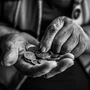 Τα συνεχή οικονομικά προβλήματα γερνούν πρόωρα τον εγκέφαλο