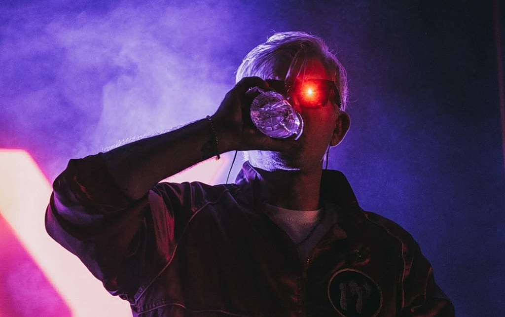 Πέθανε ο DJ Kavinsky, δημιουργός της παγκόσμιας επιτυχίας «Nightcall» | Επικαιρότητα στο PlusTV.gr