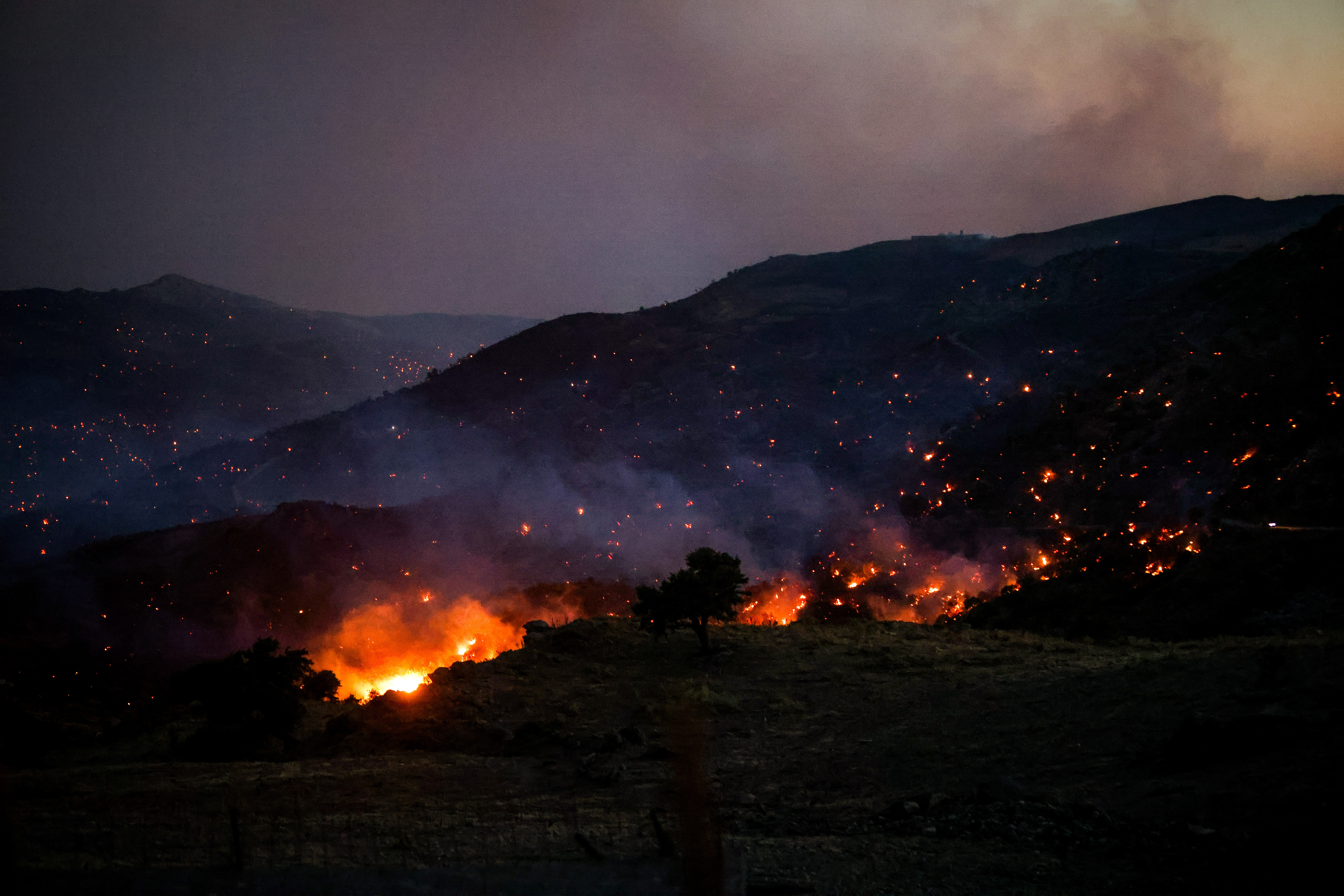 Φωτιά σε δασική έκταση κοντά στο καταφύγιο της Πρώτης Σερρών