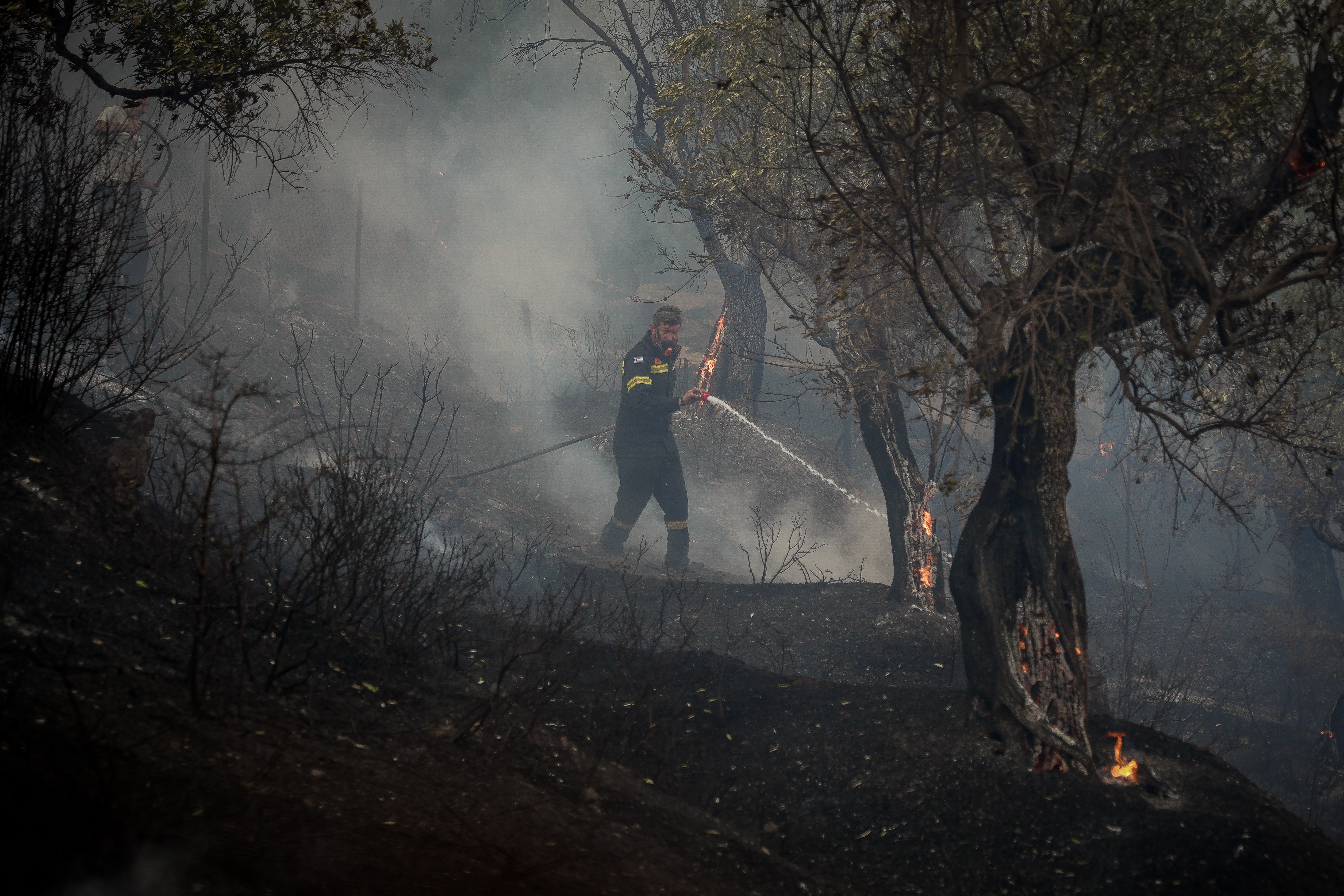 Ανεξέλεγκτες οι φωτιές σε Ρέθυμνο και Λέσβο - Συνεχής ενημέρωση