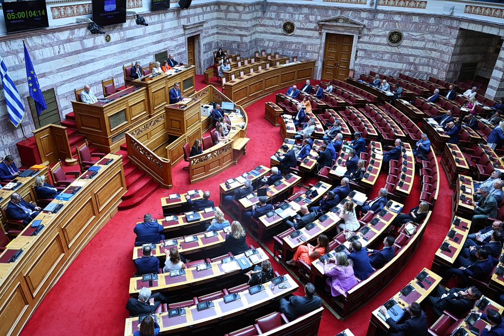 Στα ύψη η αντιπαράθεση στη Βουλή για το νερό – Αύριο η ονομαστική ψηφοφορία | Επικαιρότητα στο PlusTV.gr