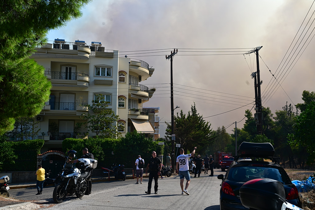 Φωτιά τώρα στην Περιφερειακή Αιγάλεω – Ηχησε το 112 για απομάκρυνση προς Περιστέρι | Επικαιρότητα στο PlusTV.gr