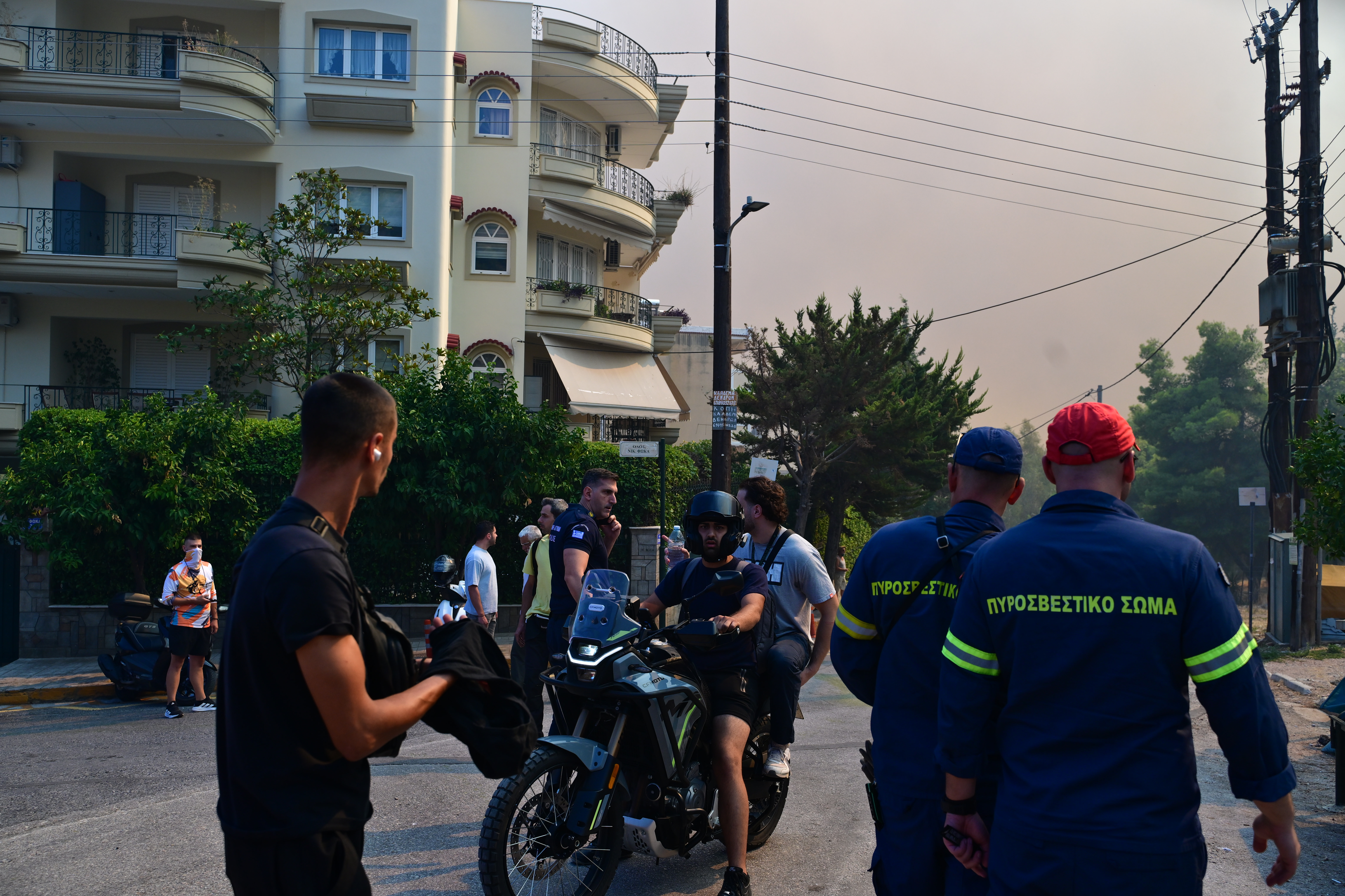 Φωτιά τώρα στην Περιφερειακή Αιγάλεω: Ποιοι δρόμοι κλείνουν στην Αττική