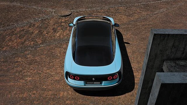 Ferrari Luce: Τα ρούχα του βασιλιά