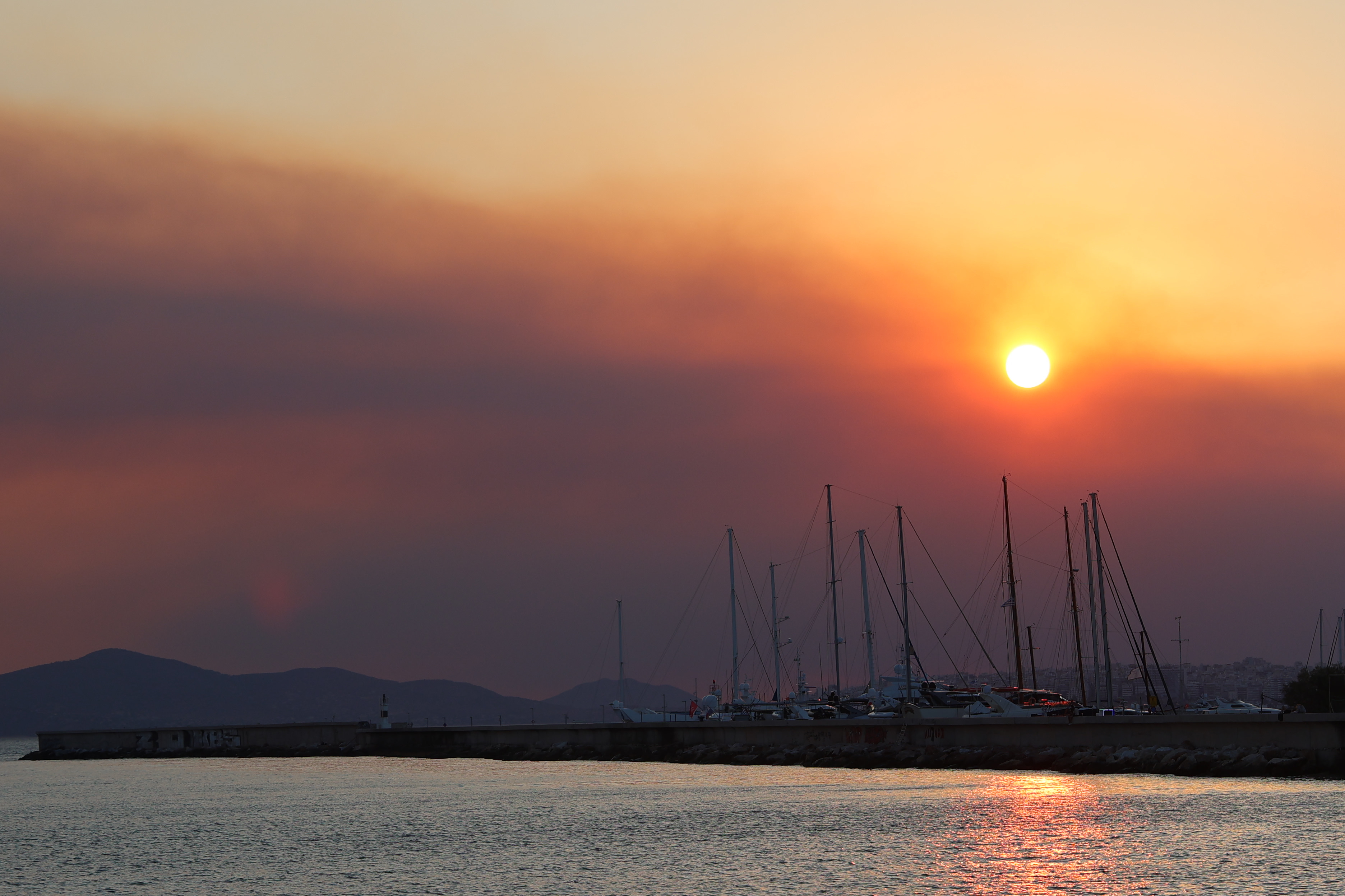5 το πρωί: 2 νεκροί στη φωτιά της Ψάθας – Ομολογία για Κυψέλη – Πέθανε ο Γ. Βαρβιτσιώτης