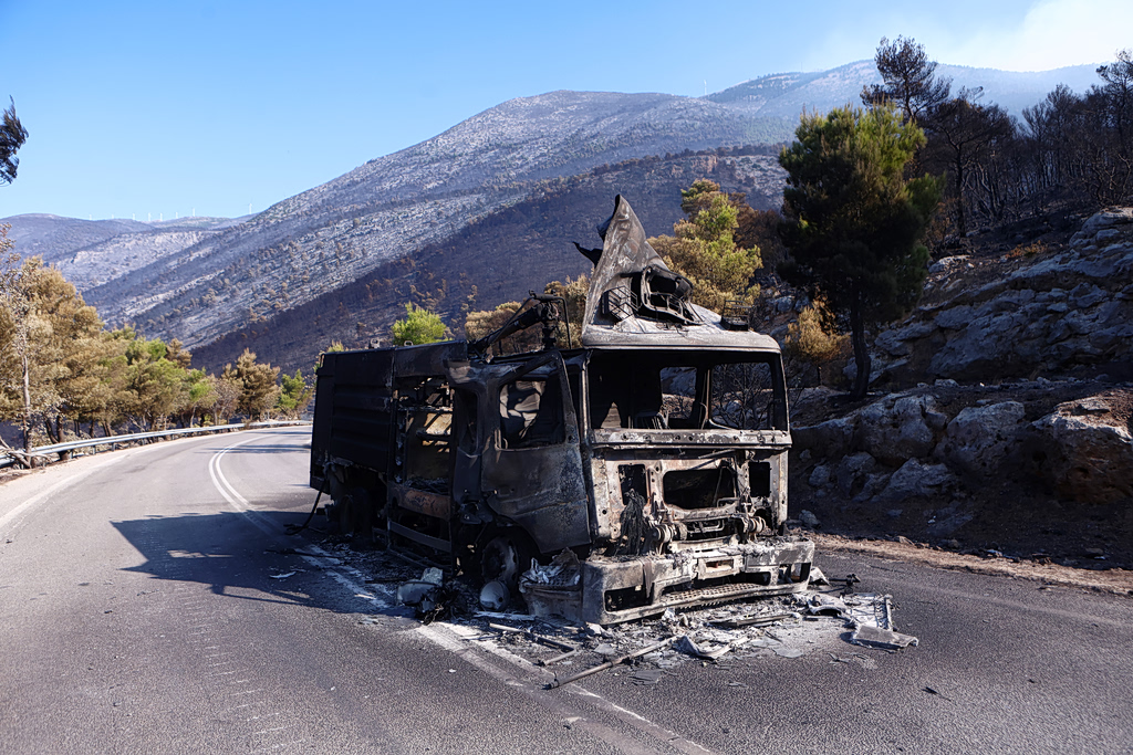Αναστολή λειτουργίας του αιολικού πάρκου στη Βοιωτία για τη μεγάλη πυρκαγιά | Επικαιρότητα στο PlusTV.gr
