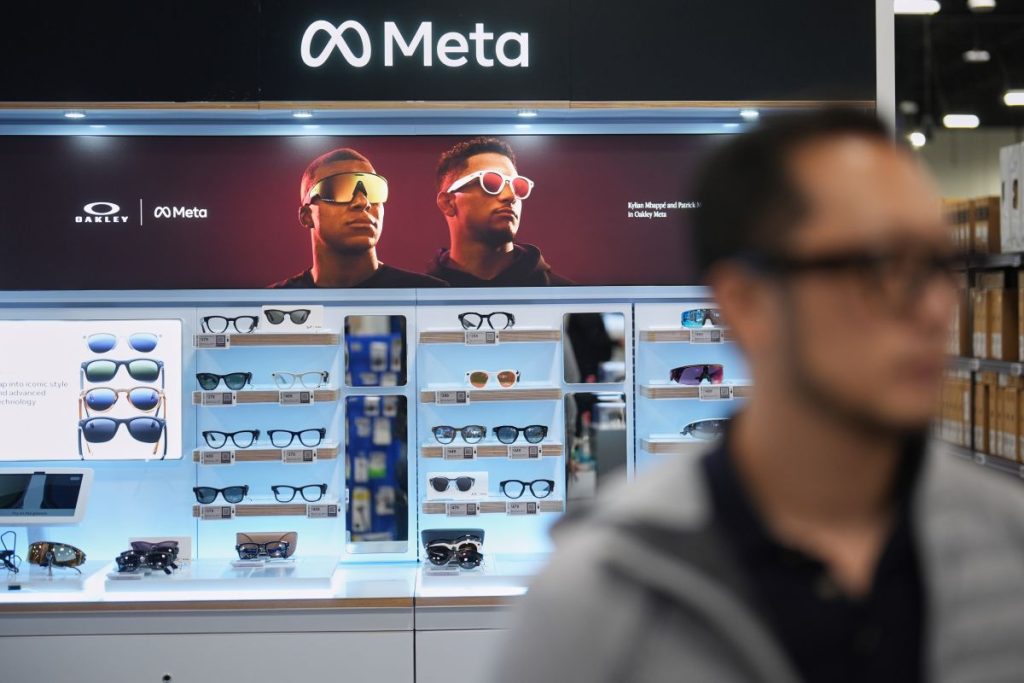 Εστιατόρια στη Βρετανία μπλοκάρουν τα έξυπνα γυαλιά της Meta | Επικαιρότητα στο PlusTV.gr