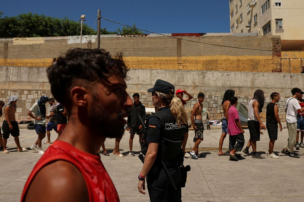 Σύγκρουση για Θέουτα: Απειλεί με αντίποινα ο Σάντσεθ, «όχι τελεσίγραφα» λέει η Μελόνι | Επικαιρότητα στο PlusTV.gr