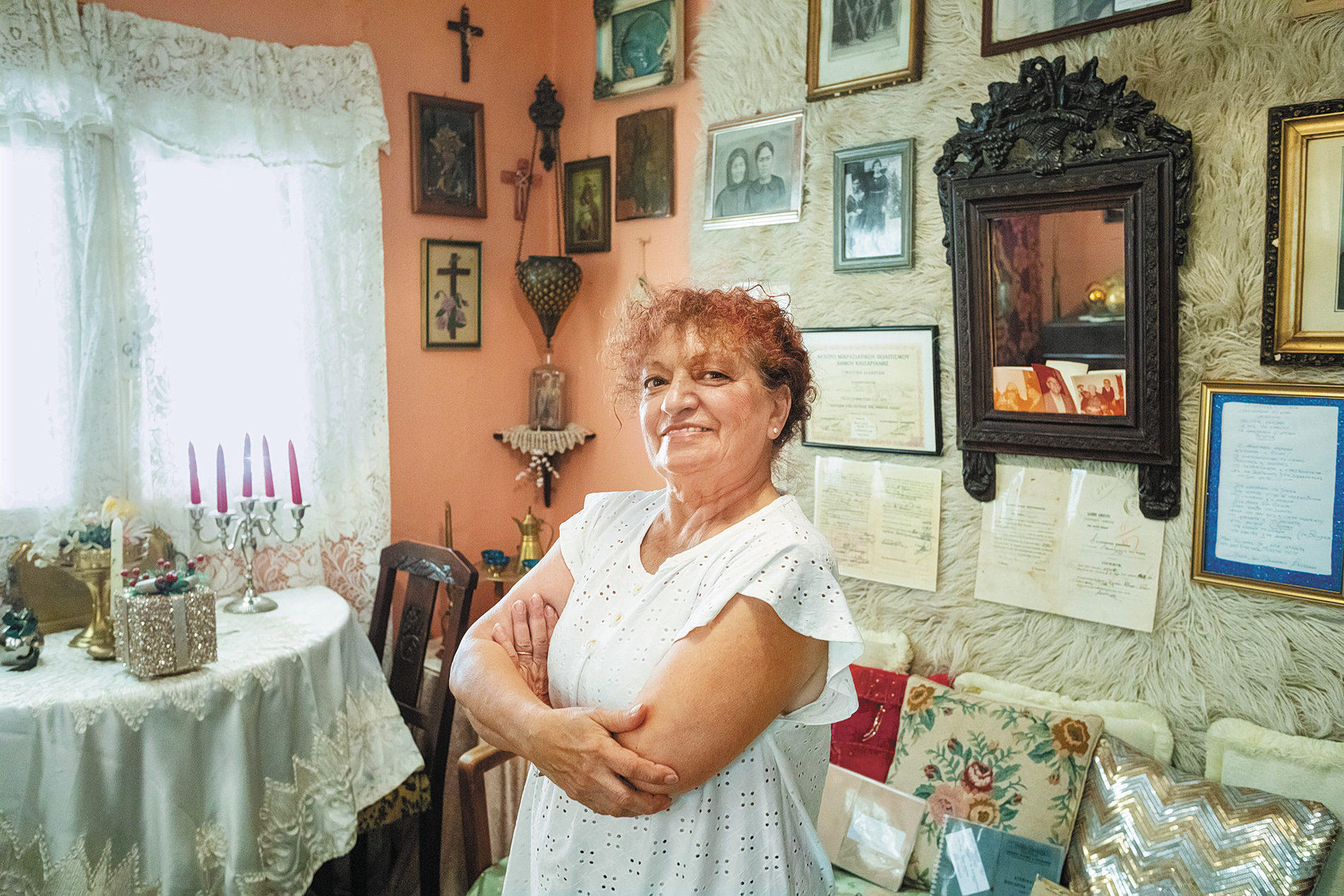 «Κοιμάμαι ακόμα με την πόρτα ανοιχτή»: Οδοιπορικό στην Αθήνα μιας άλλης εποχής που αντιστέκεται