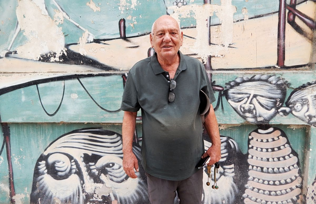 «Ακόμα μια γειτονιά είμαστε»: Η ζωή στις εργατικές πολυκατοικίες του Ταύρου | Επικαιρότητα στο PlusTV.gr