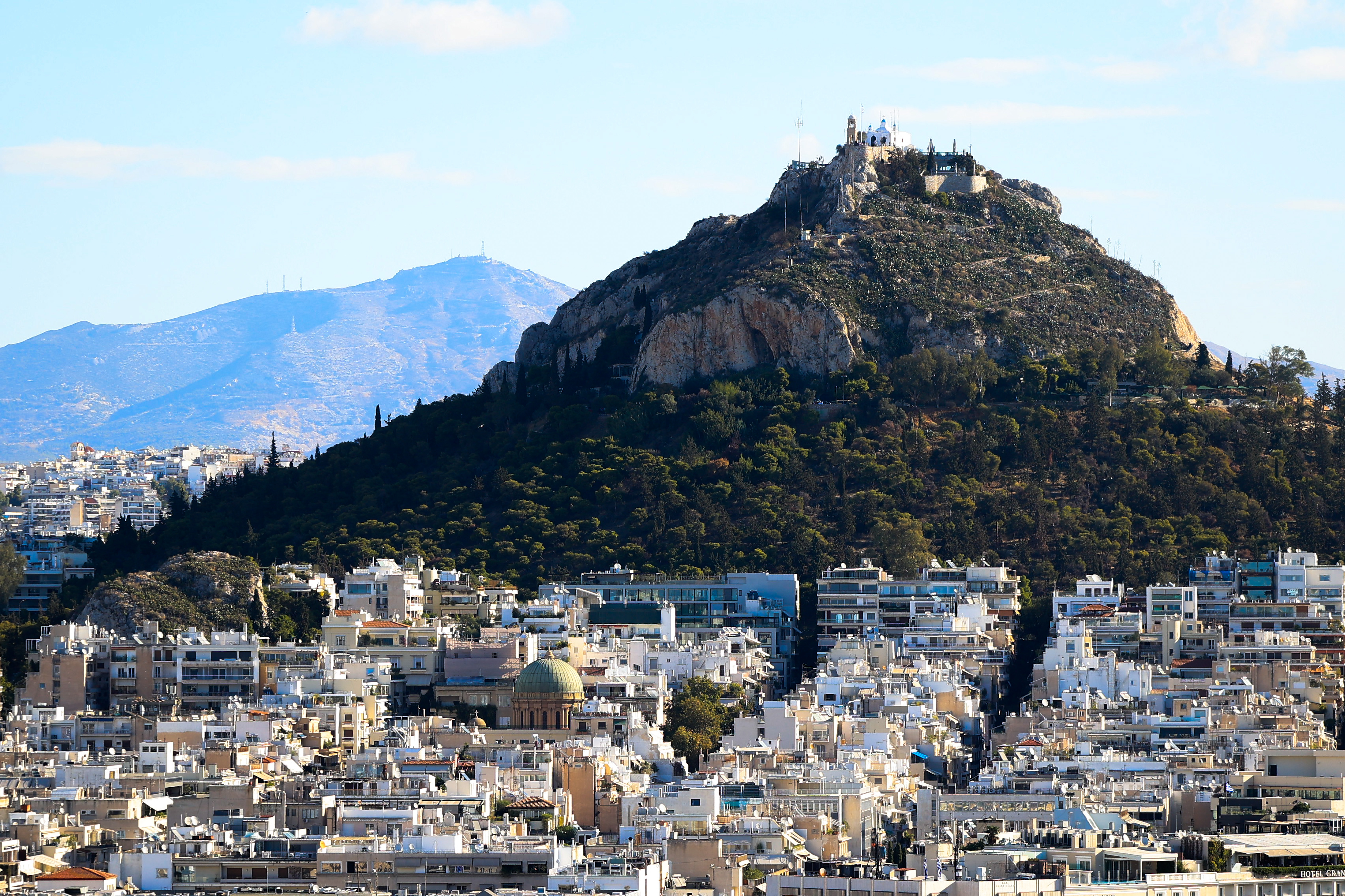 Θρίλερ στον Λυκαβηττό: Βρέθηκε σορός σε προχωρημένη σήψη μέσα σε σπηλιά