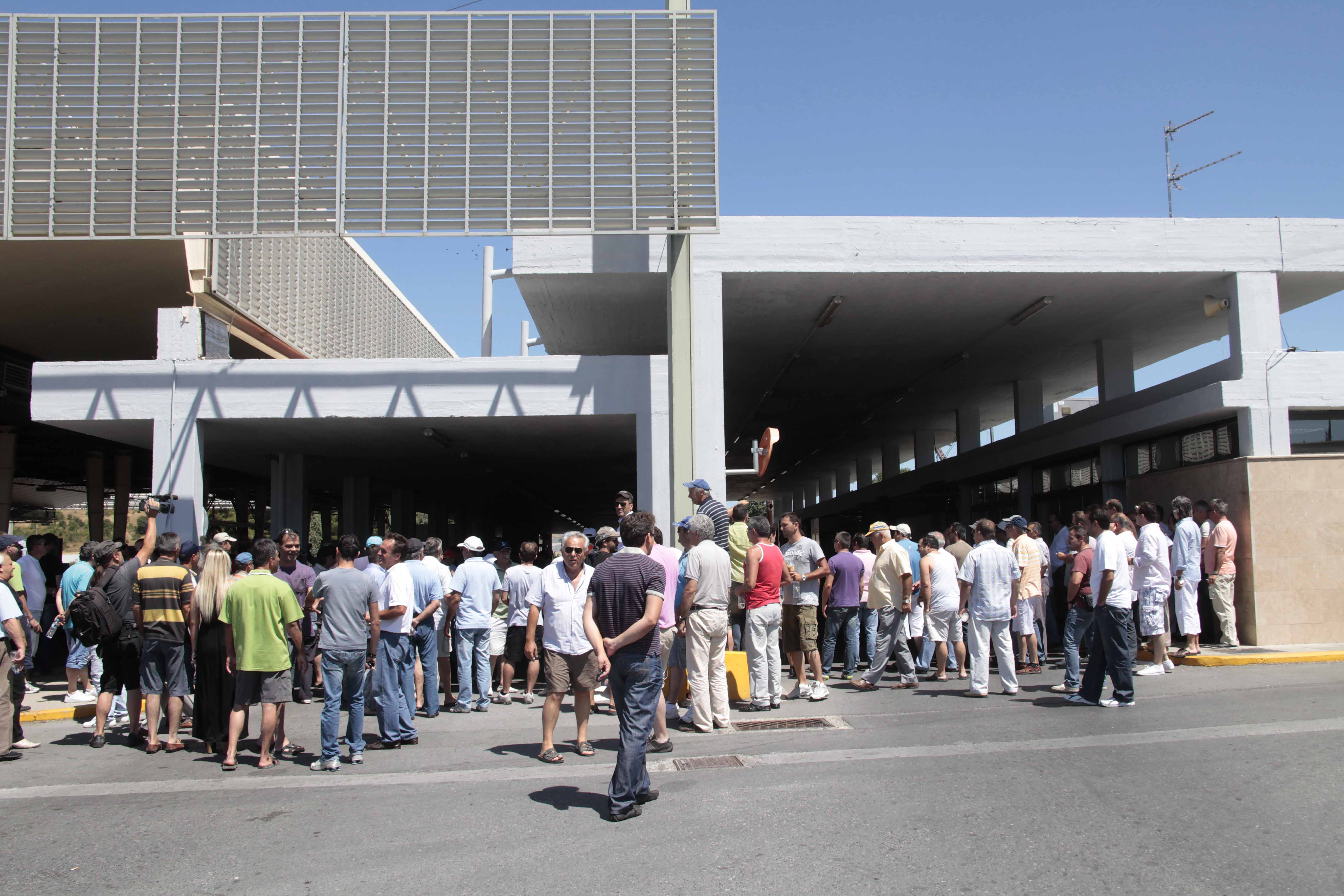 Ουρές χιλιομέτρων στο Τελωνείο Ευζώνων