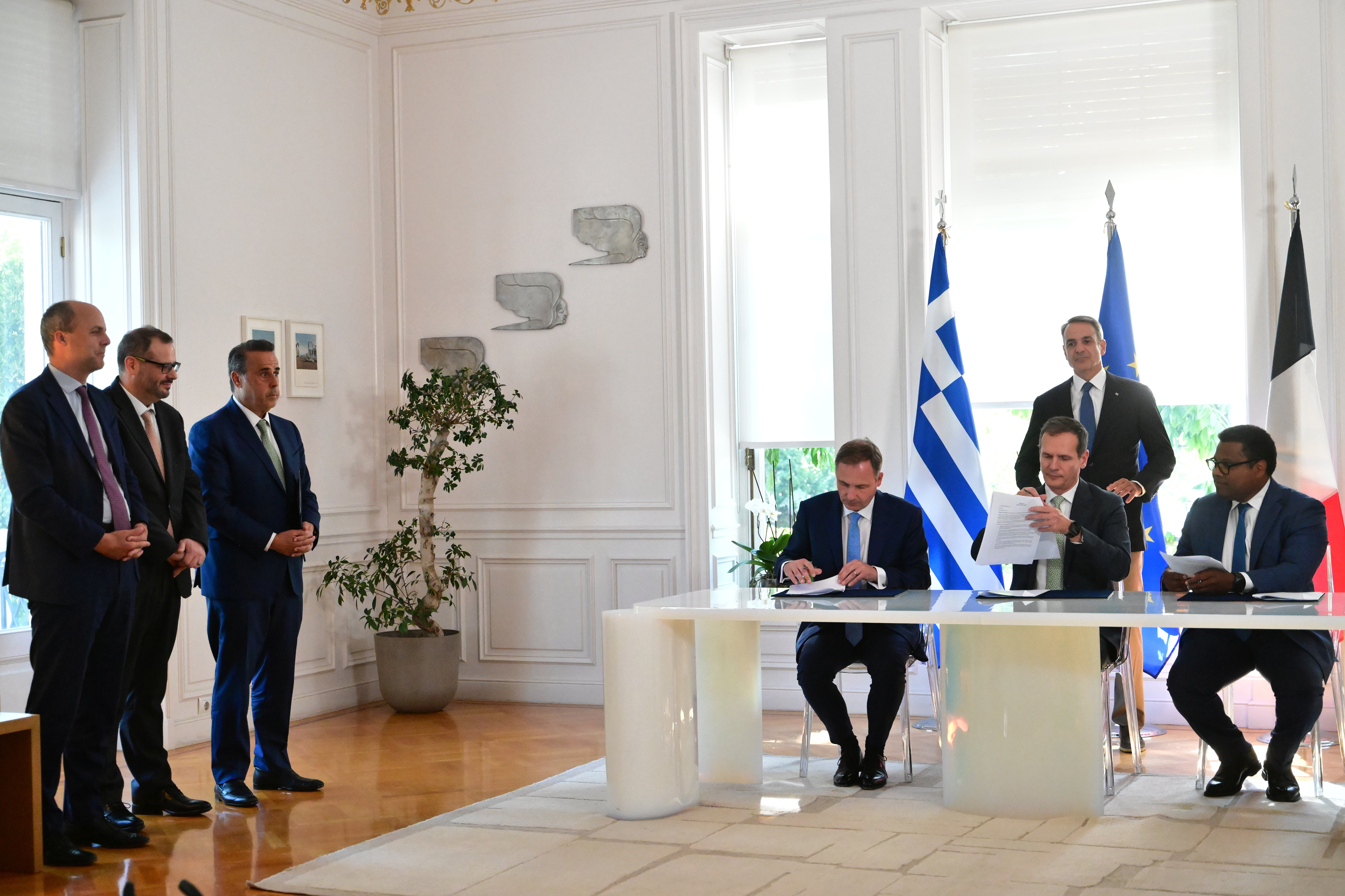 Καλώδιο Ελλάδας-Κύπρου: Η γαλλική «ψήφος εμπιστοσύνης» και οι ανοιχτές εκκρεμότητες