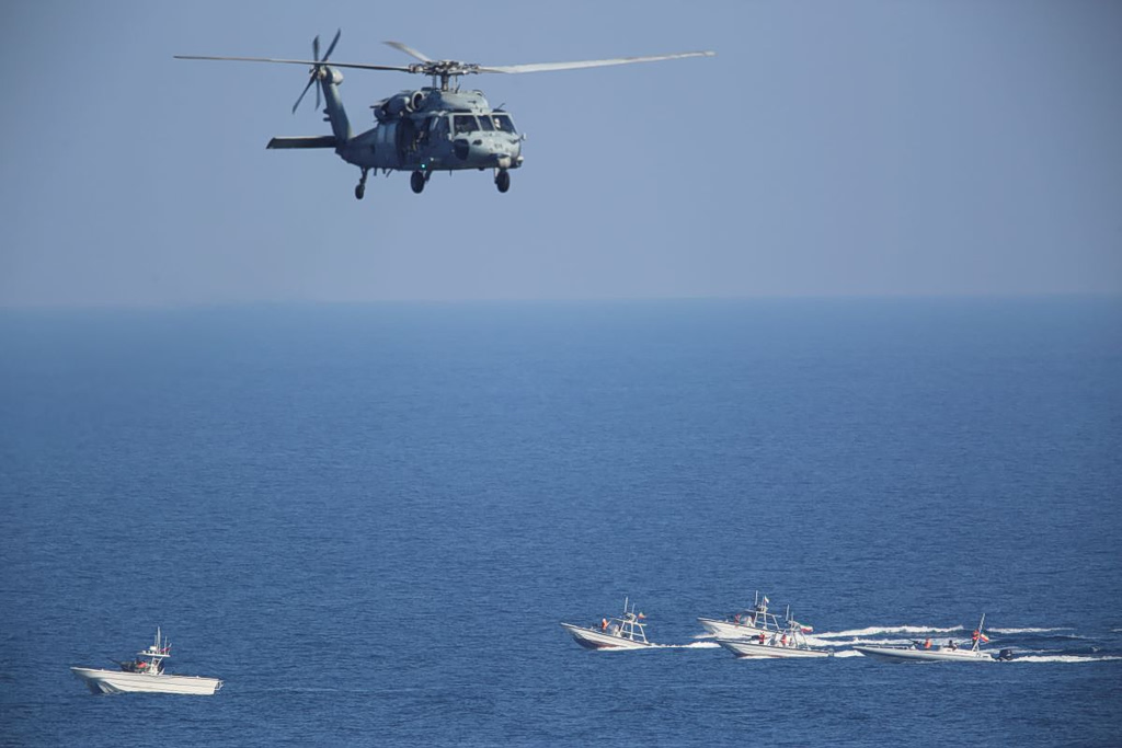 Οι ΗΠΑ άνοιξαν πυρ κατά πλοίου που επιχείρησε να παραβιάσει τον αποκλεισμό του Ιράν | Επικαιρότητα στο PlusTV.gr