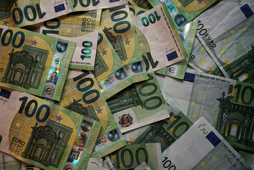 Ληξιπρόθεσμα χρέη: 3,55 δισ. ευρώ από το Δημόσιο – Στα 788 εκατ. οι εκκρεμείς επιστροφές φόρων