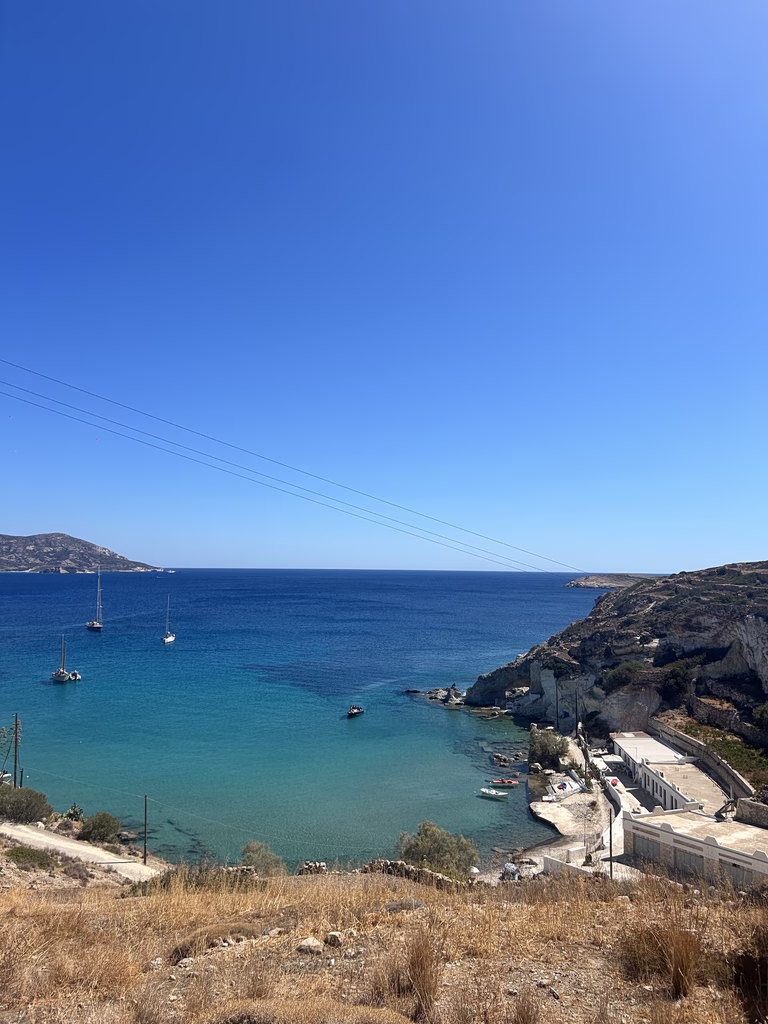 Κίμωλος: «Έπιασε το “τηλέφωνο” του μπάνιου και τελείωσε» – Πώς έχασε τη ζωή του ο 17χρονος | Επικαιρότητα στο PlusTV.gr