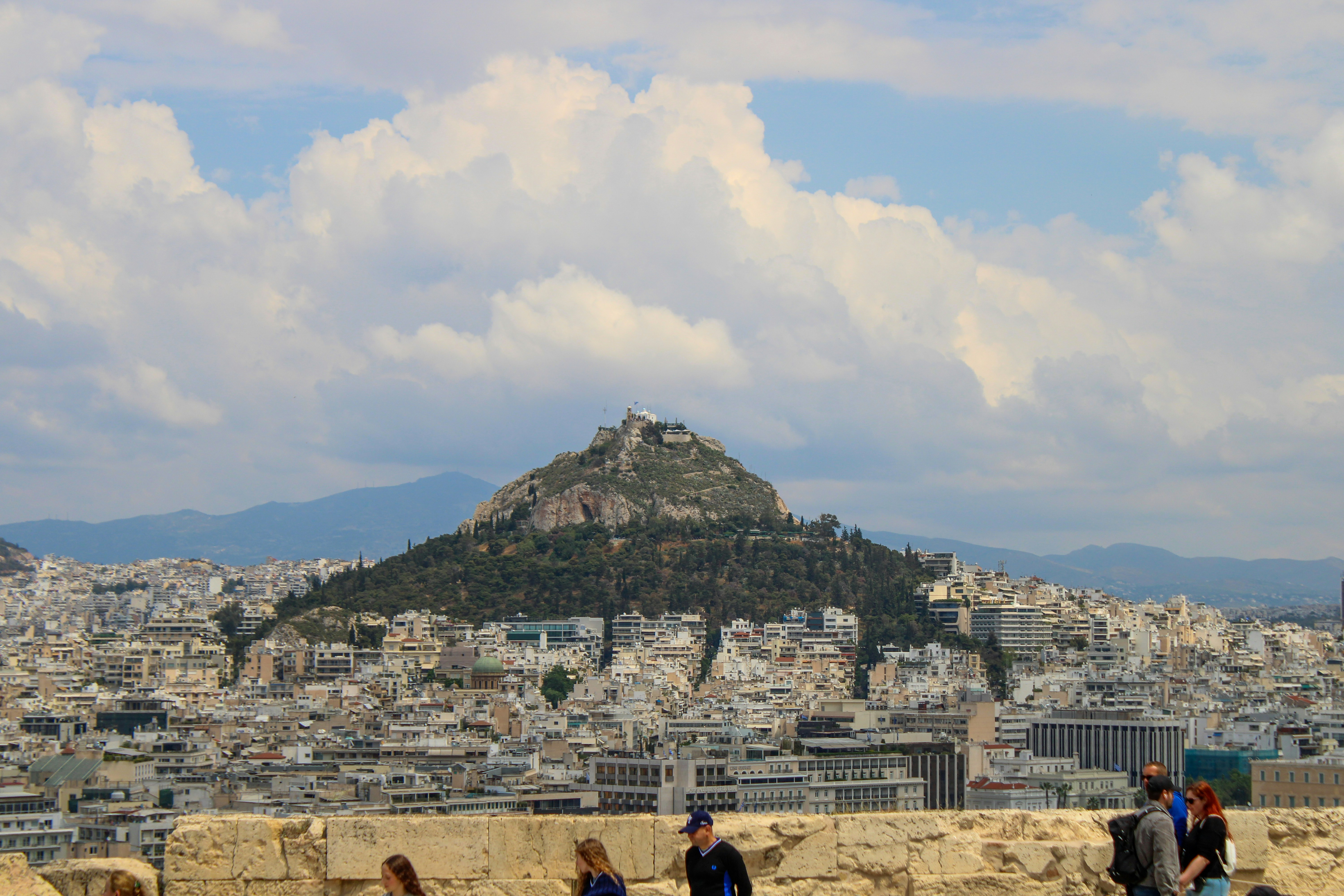 Κλειστοί οι λόφοι Λυκαβηττού και Φινόπουλου λόγω ακραίου κινδύνου πυρκαγιάς στην Αττική