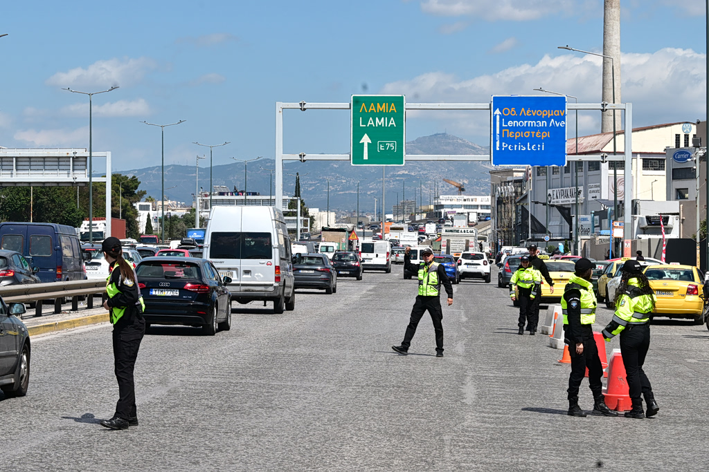 Έξοδος Δεκαπενταύγουστου: Τα μέτρα της τροχαίας στις Εθνικές Οδούς – Τι ισχύει για τα φορτηγά