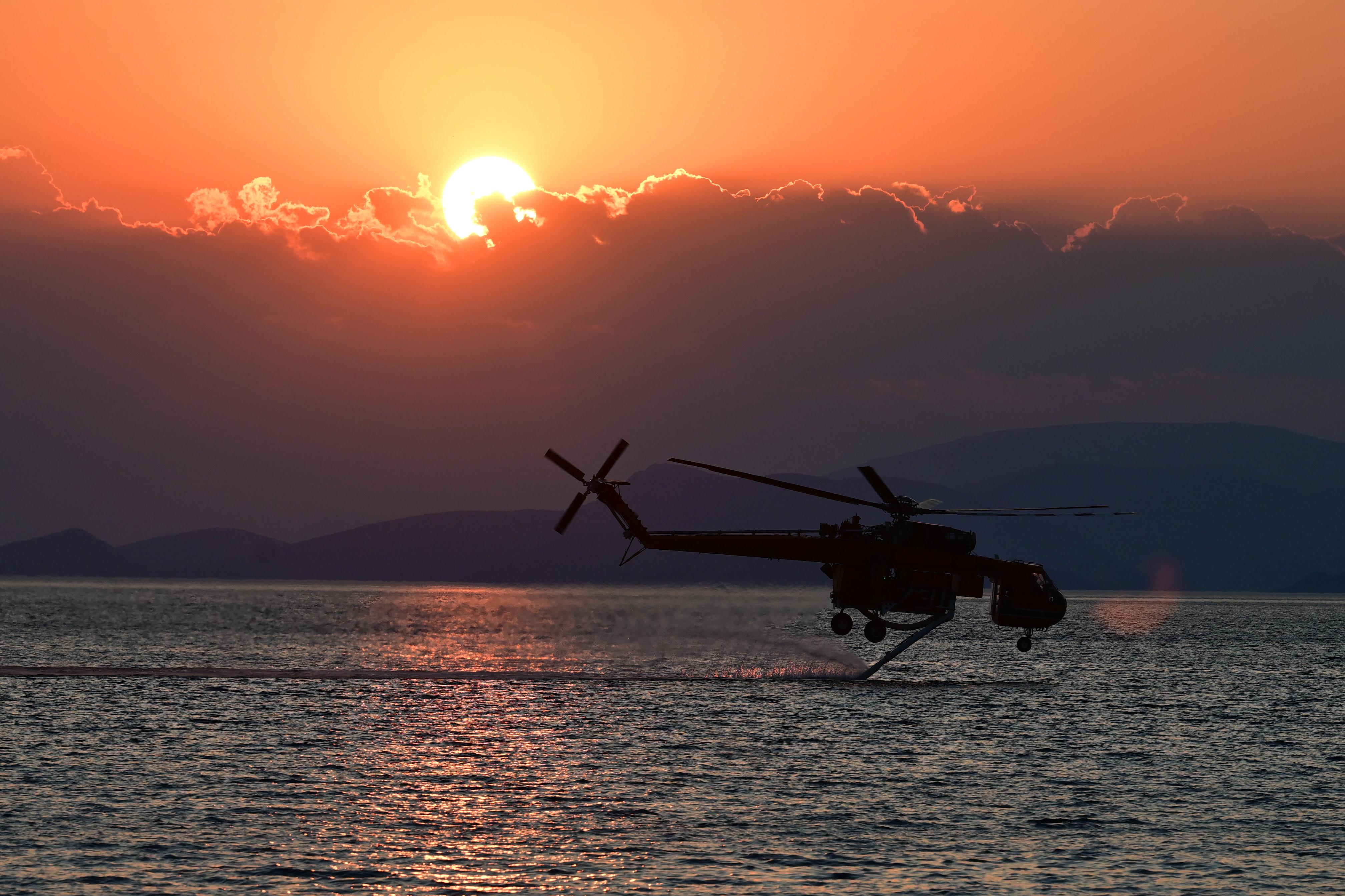Υψιστος συναγερμός για φωτιές σήμερα, οι περιοχές στο «κόκκινο», οι συστάσεις στους πολίτες