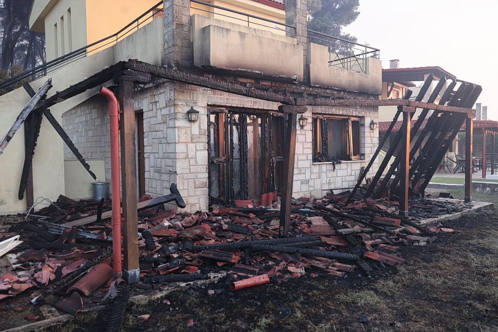 Φωτιά στη Σίβηρη Χαλκιδικής: Μάχη με διάσπαρτες εστίες | Επικαιρότητα στο PlusTV.gr
