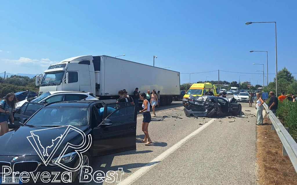 Πρέβεζα: Τραυματίες σε καραμπόλα φορτηγού με 3 ΙΧ πριν την υποθαλάσσια σήραγγα | Επικαιρότητα στο PlusTV.gr