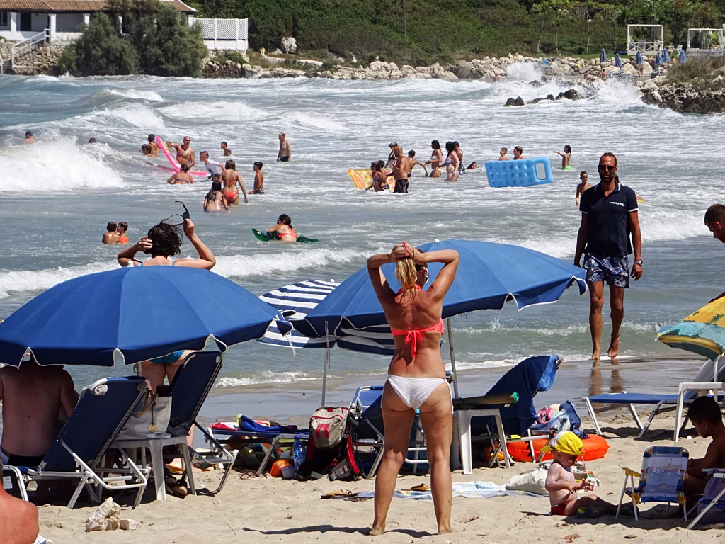 Καιρός: Πότε υποχωρεί το ισχυρό μελτέμι και ανεβαίνει η θερμοκρασία | Επικαιρότητα στο PlusTV.gr