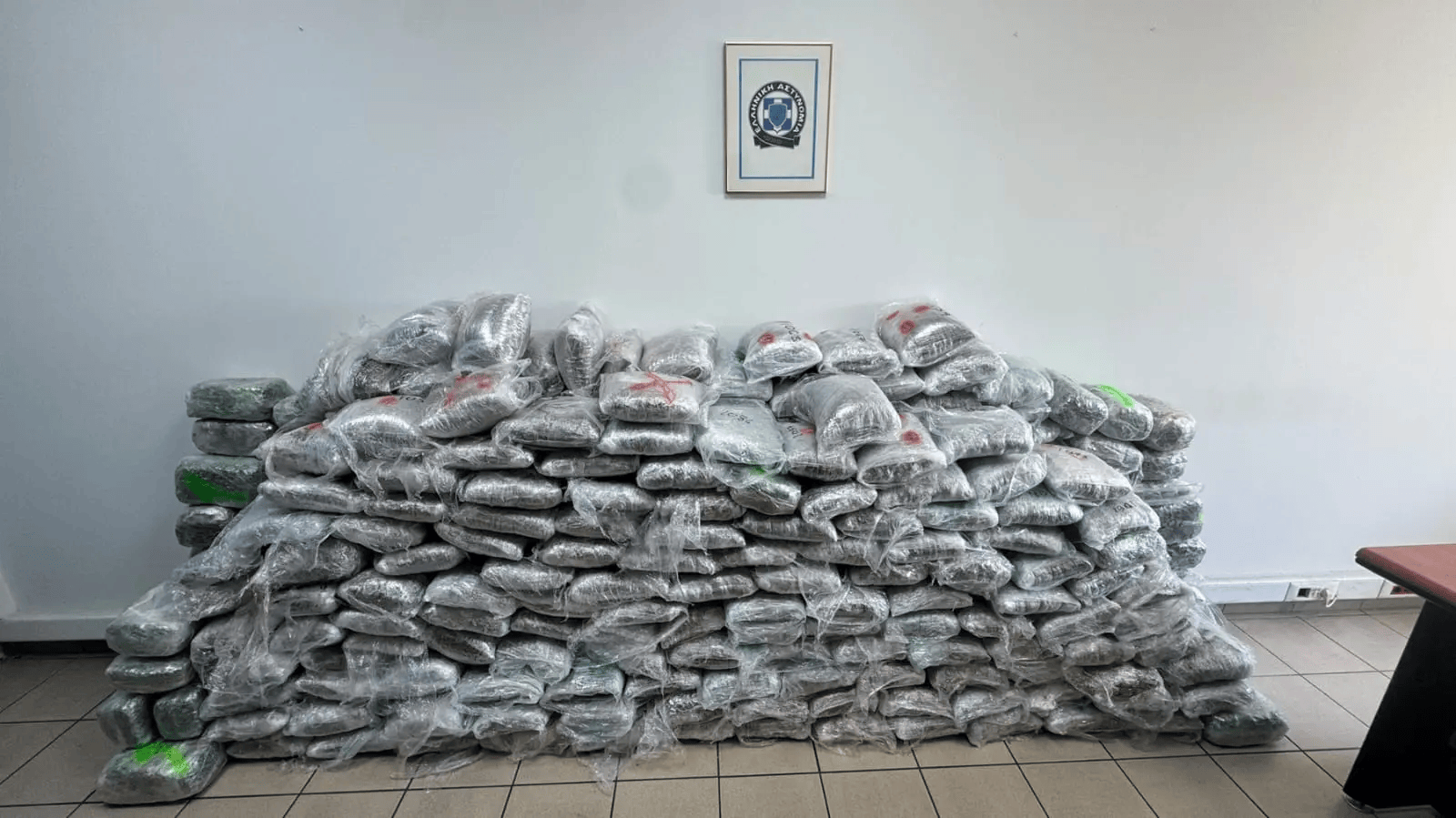 Δύο συλλήψεις για 324 κιλά κάνναβης: Θα τα μετέφεραν Τουρκία σε φορτίο με χαρτί για ανακύκλωση